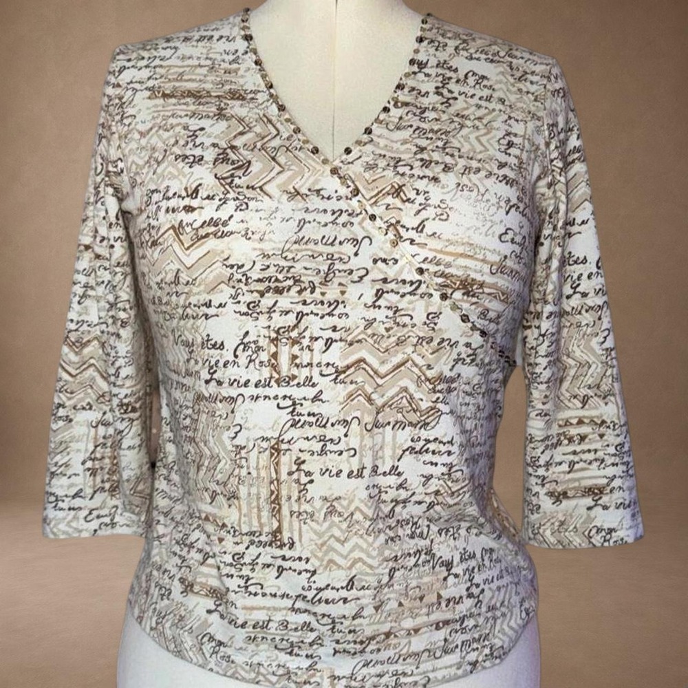 Euro Chic Script Print Studded V-Neck Top Y2K PM